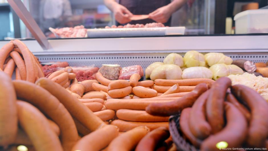 Germany: Drunk man falls into butcher’s, snacks on sausages