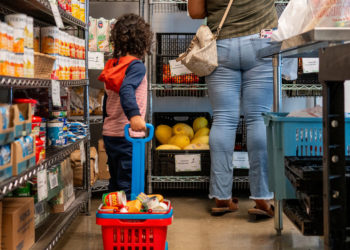 Government shutdown takes a toll as air traffic controllers lose pay, SNAP benefits dry up