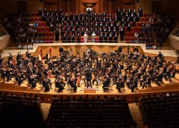 Gustavo Dudamel and the L.A. Phil challenge a Tokyo audience