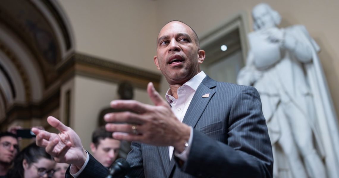 Hakeem Jeffries backs Mamdani for NYC mayor months after primary