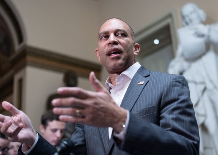 Hakeem Jeffries backs Mamdani for NYC mayor months after primary