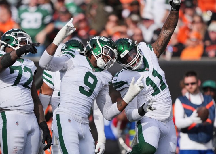 Hall and Fields help the Jets edge the Bengals 39-38 for their 1st win of the season