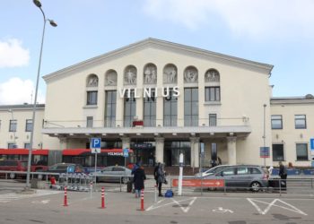 Helium balloons carrying smuggled cigarettes shut down Lithuania’s main airport