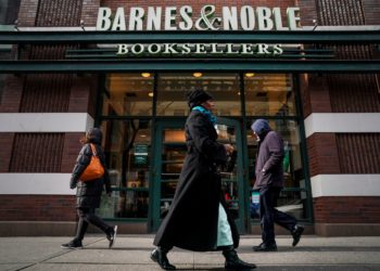 Hey, Remember the Barnes & Noble Nook? They Still Sell It, You Know.