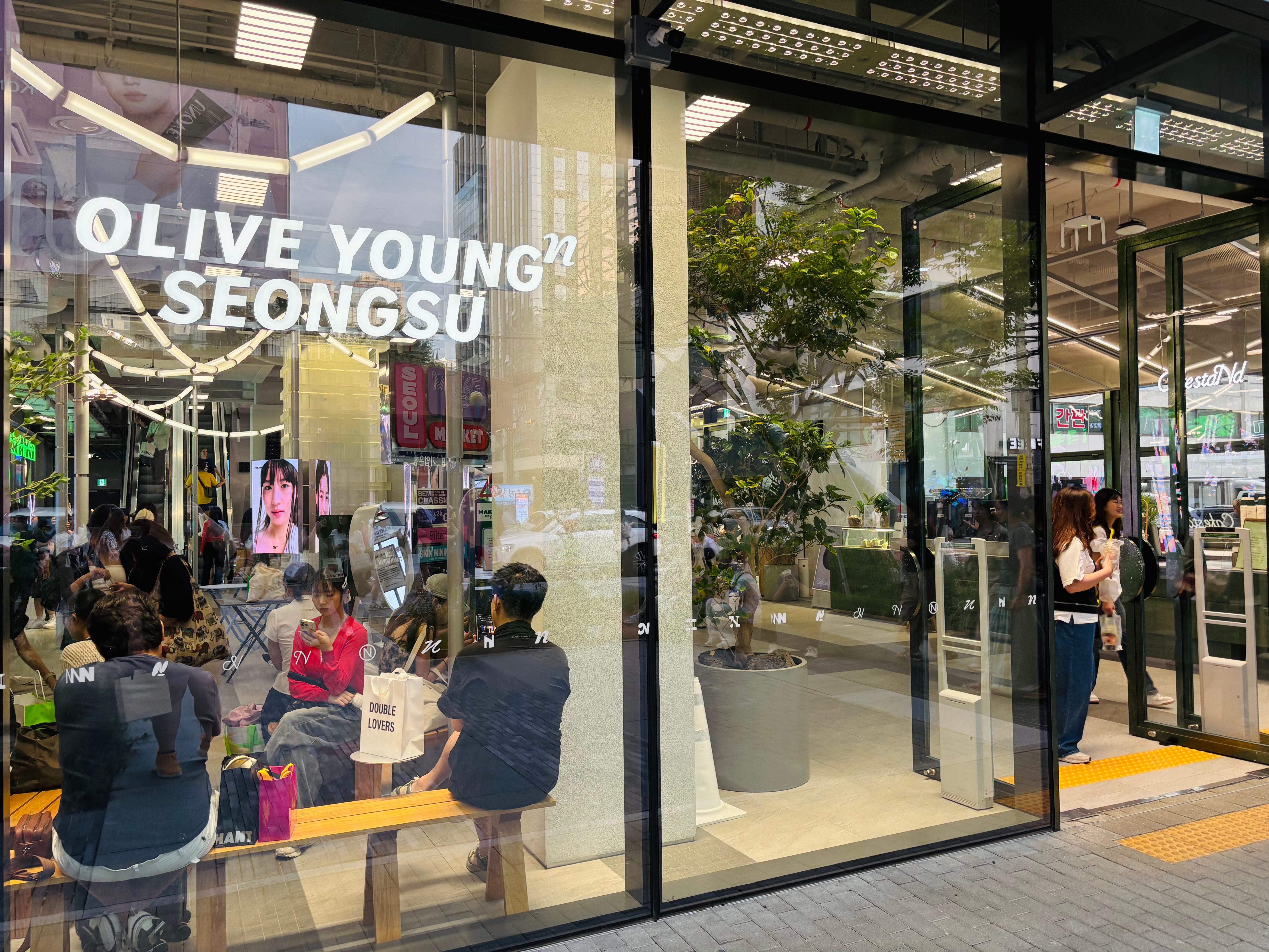 An image of Olive Young Seongsu's storefront.