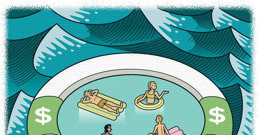 Interest Rates Are Falling. Why Are People Still Buying Money Market Funds?