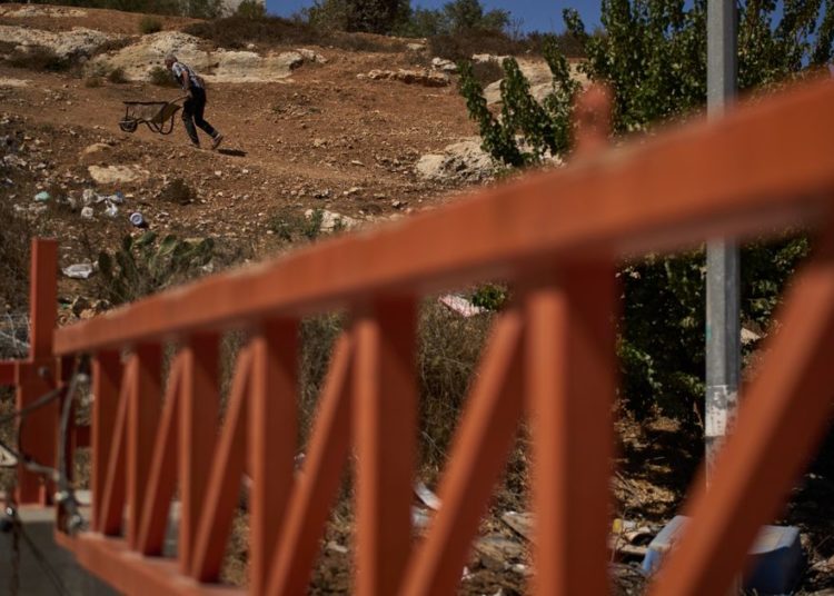 Israel has erected nearly 1,000 barriers in the West Bank during the war in Gaza, group says