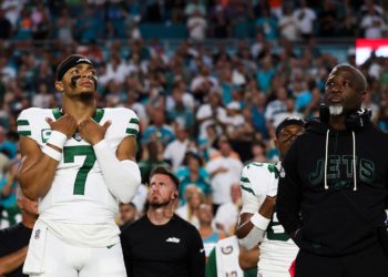 Jets’ quarterback situation takes bizarre turn days after Aaron Glenn’s tense back-and-forth with media