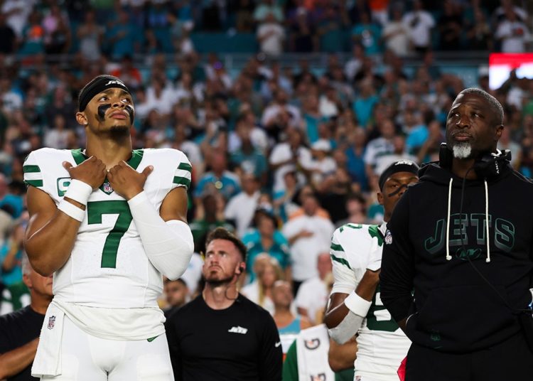 Jets’ quarterback situation takes bizarre turn days after Aaron Glenn’s tense back-and-forth with media