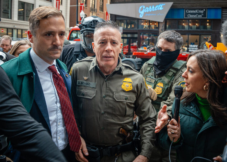 Judge Admonishes Border Patrol Leader for Tactics in Chicago