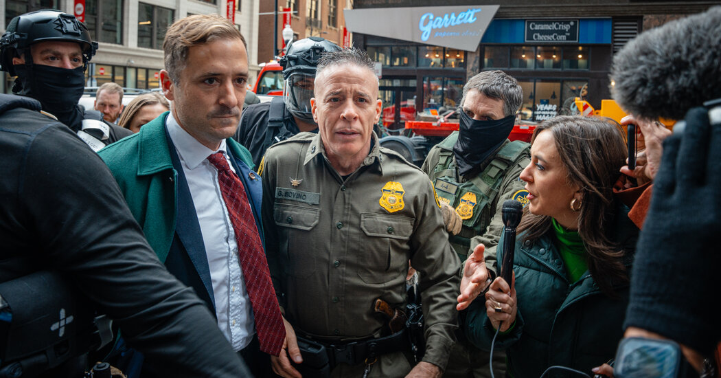 Judge Admonishes Border Patrol Leader for Tactics in Chicago