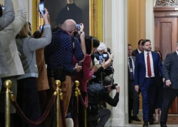 Judge extends order barring the Trump administration from firing federal workers during the shutdown