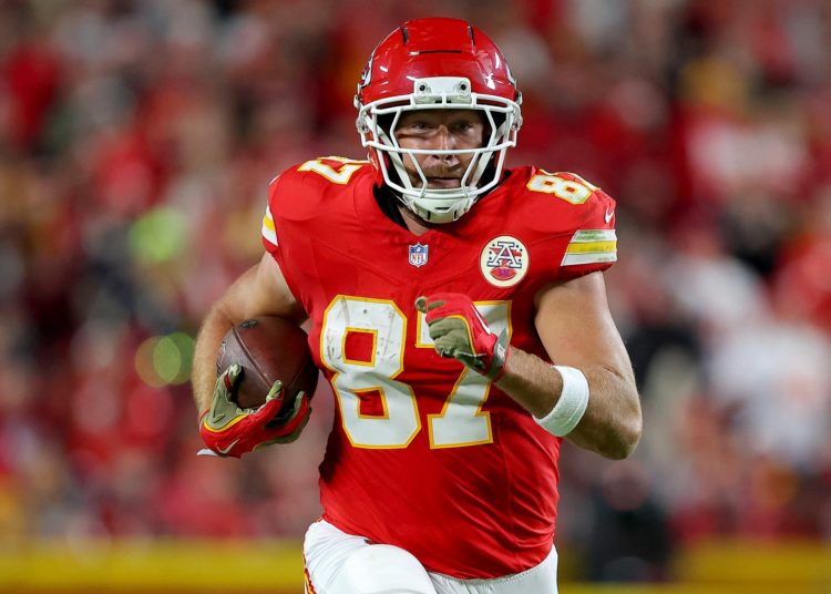 Kelce and Mahomes lead Chiefs to dominant win over Commanders
