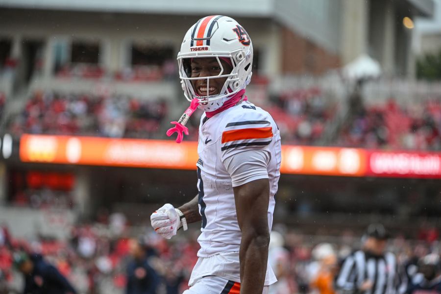 Late pick-6 helps lift Auburn to first SEC win over Arkansas 33-24