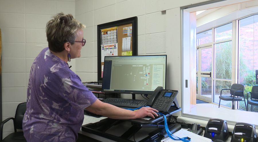Lauderdale County Schools use new visitor pass system; tracks visitors through the school