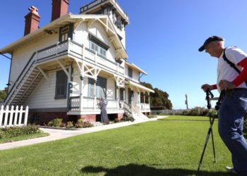 Lopez: Doctor who walked L.A.’s perimeter has a prescription for everyone: Escape your own neighborhood