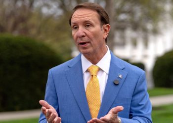 Louisiana governor asserts control over LSU’s football coach search following Brian Kelly’s dismissal