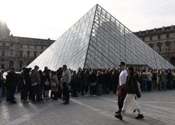 Louvre’s Lack of Enough Cameras Let Thieves Arrive Unnoticed, Director Says