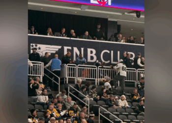 Man falls from stands at PPG Paints Arena during Penguins-Blues game
