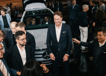 Mercedes Reports a Drop in Profit but Maintains Forecast