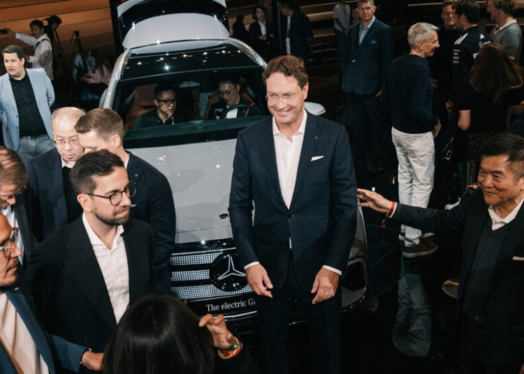 Mercedes Reports a Drop in Profit but Maintains Forecast