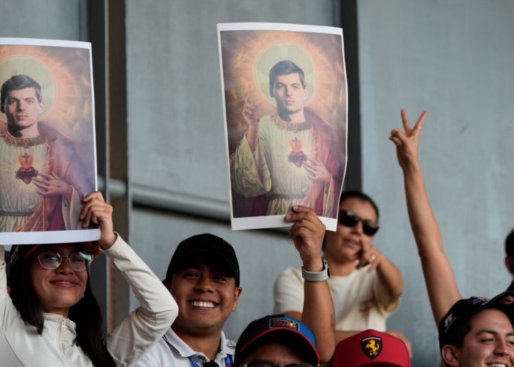 Mexican Grand Prix celebrates 10th anniversary with sold-out crowd despite Sergio Perez’s absence