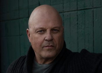 Michael Chiklis Signs With UTA