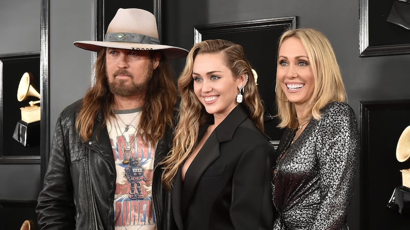 LOS ANGELES, CALIFORNIA - FEBRUARY 10: (L-R) Billy Ray Cyrus, Miley Cyrus and Tish Cyrus attend the 61st Annual Grammy Awards at Staples Center on February 10, 2019 in Los Angeles, California.