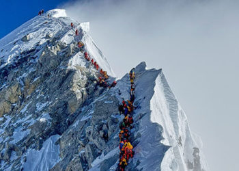 Monster Blizzard Traps Hundreds of Climbers on Mount Everest