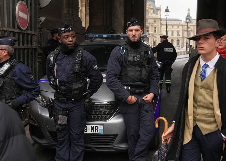Mystery man in dapper suit goes viral after appearing in Louvre heist investigation photo