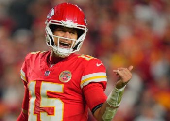NFL legend Troy Aikman takes subtle shot at refs after Patrick Mahomes draws penalty