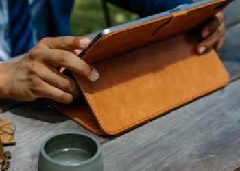 Need a Swanky Leather Cover to Protect Your iPad From TSA?