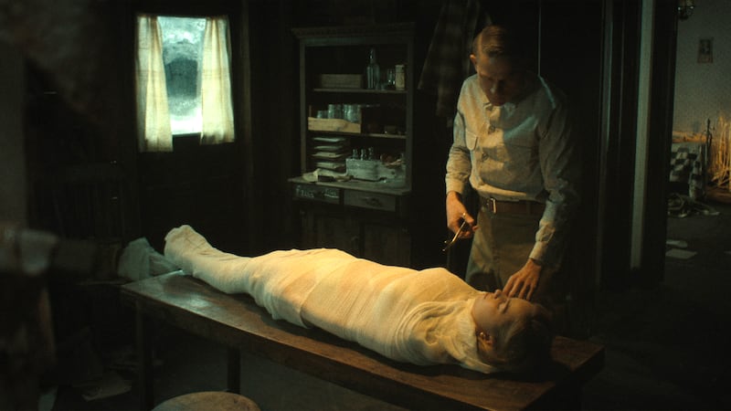 Addison Rae as Evelyn and Charlie Hunnam as Ed Gein.