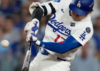 Ohtani hits 2 homers, Dodgers beat Blue Jays in epic 18-inning Game 3