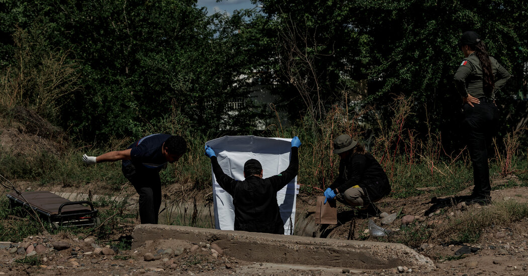 On the Front Lines of a Cartel War, Funeral Workers Carry a City’s Grief
