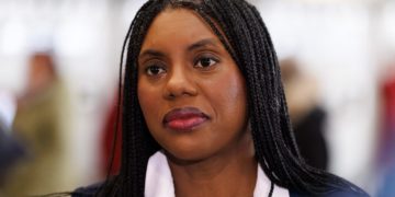 PMQs: Badenoch ducks immigration chaos by tackling Starmer on sluggish economy