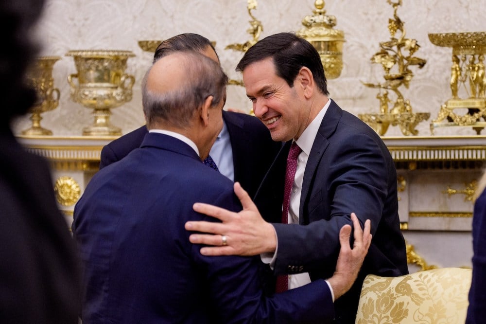 Pakistan Courts Trump With Port Offer