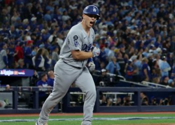 Plaschke: Dodgers roar back to life to even World Series. Now it’s time for their fans to roar at home