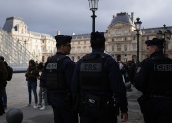 Police say Louvre defenses lagged as jewel-heist suspects near custody cutoff