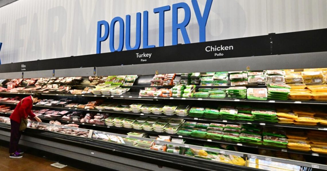 Poultry industry pushes back as food safety group cites salmonella contamination