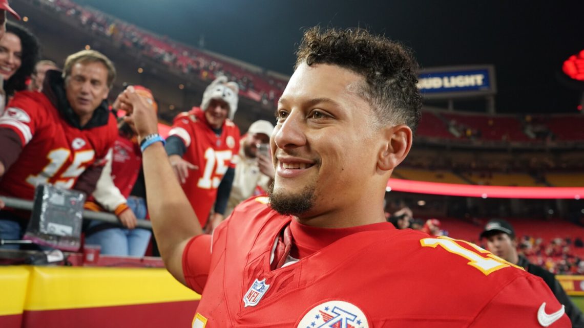 Pro Picks: Chiefs will edge Bills on Harrison Butker’s field goal as time expires