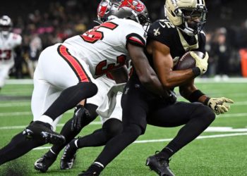 Questionable NFL officiating again takes the spotlight in Week 8