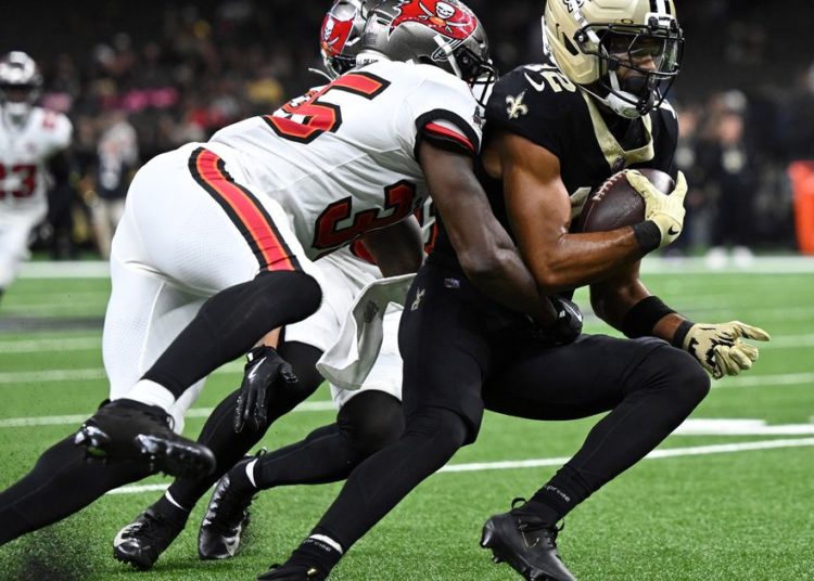 Questionable NFL officiating again takes the spotlight in Week 8