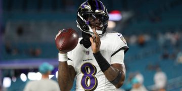 Ravens’ Lamar Jackson lights up Dolphins with 4 TDs in dominant return from injury
