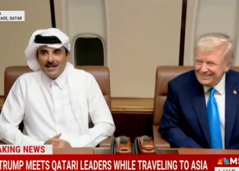 Royal Who Gave Trump $400m Gold Plane Brazenly Boards AF1