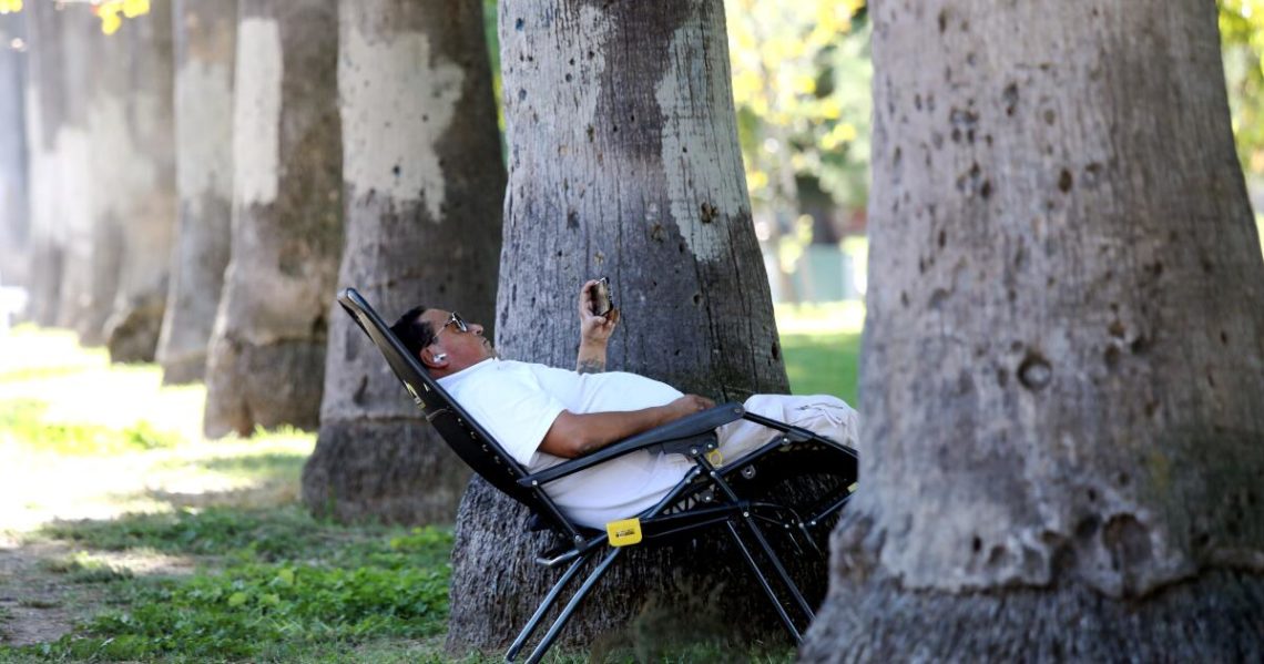 Santa Ana winds, heat trigger power shutoff for thousands of Southern Californians