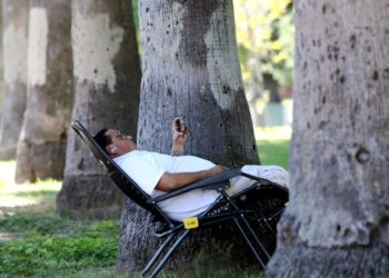 Santa Ana winds, heat trigger power shutoff for thousands of Southern Californians