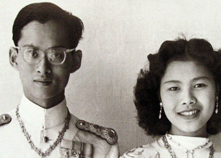 Sirikit, Glamorous Queen of Thailand Who Wielded Power, Dies at 93