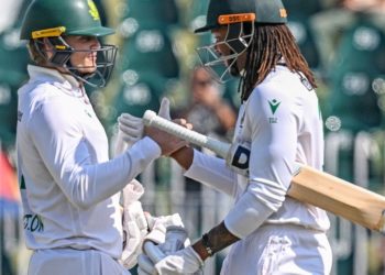 South Africa thump Pakistan by eight wickets to draw Test series