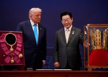 South Korea Courts Trump During Visit